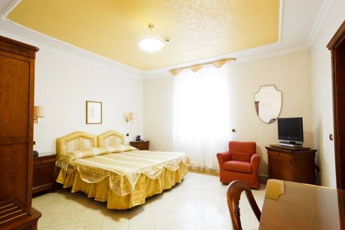 Imagen de la habitación del Hotel Mariano Iv Palace. Foto 7