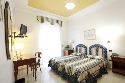 Imagen de la habitación del Hotel Mariano Iv Palace. Foto 8