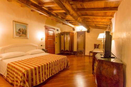 Imagen de la habitación del Hotel Mariano Iv Palace. Foto 11