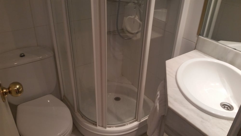 Imagen de la habitación del Hotel Mariant. Foto 13