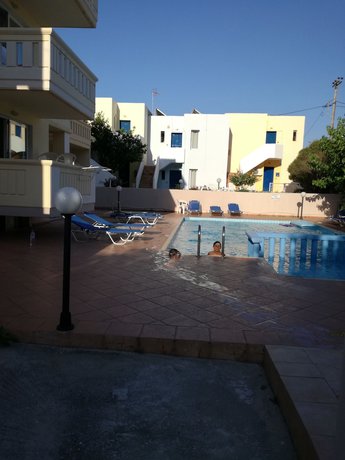 Imagen de la piscina del Hotel Marianthi. Foto 17