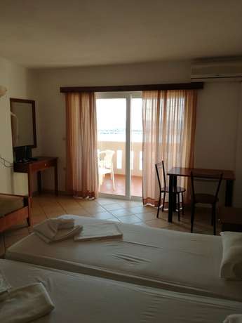 Imagen de la habitación del Hotel Marianthi. Foto 12
