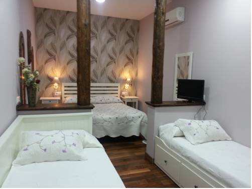 Imagen de la habitación del Hotel Mariantonia. Foto 7