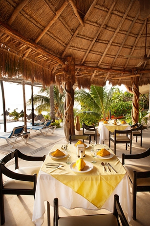 Imagen del bar/restaurante del Hotel Maria's Kan Kin With Private Beach. Foto 2