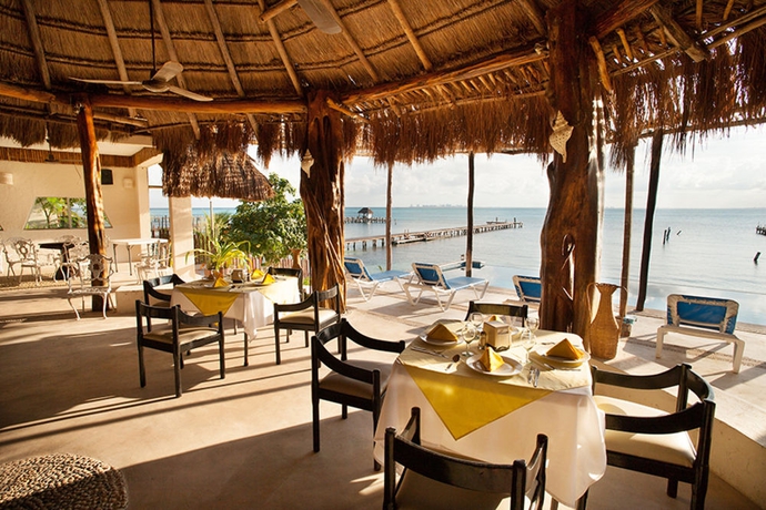 Imagen del bar/restaurante del Hotel Maria's Kan Kin With Private Beach. Foto 3