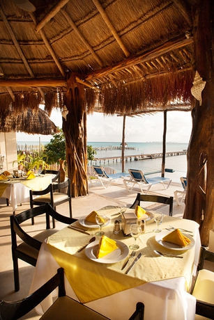 Imagen del bar/restaurante del Hotel Maria's Kan Kin With Private Beach. Foto 4