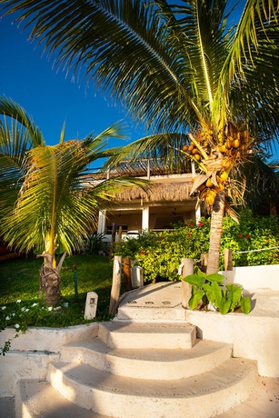 Imagen de los exteriores del Hotel Maria's Kan Kin With Private Beach. Foto 12