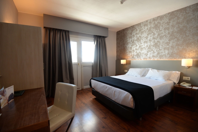 Imagen de la habitación del Hotel Maribel Sierra Nevada. Foto 6