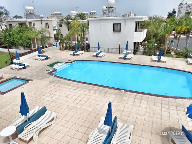 Imagen de la piscina del Hotel Maricosta Apartments. Foto 20