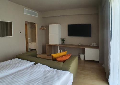 Imagen de la habitación del Hotel Marida. Foto 20