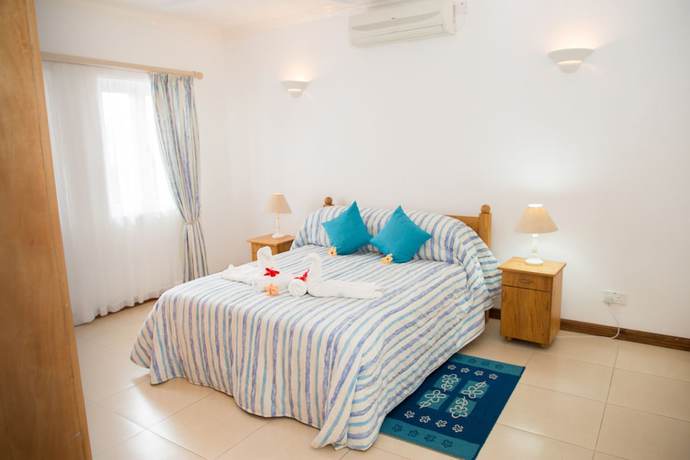 Imagen de la habitación del Hotel Marie-Laure Suites. Foto 12