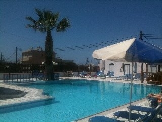Imagen de la piscina del Hotel Mariekelly Apartments. Foto 10
