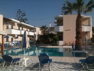 Imagen de la piscina del Hotel Mariekelly Apartments. Foto 12