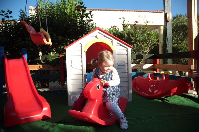 Imagen de los exteriores del Hotel Marietta and Apartments. Foto 10