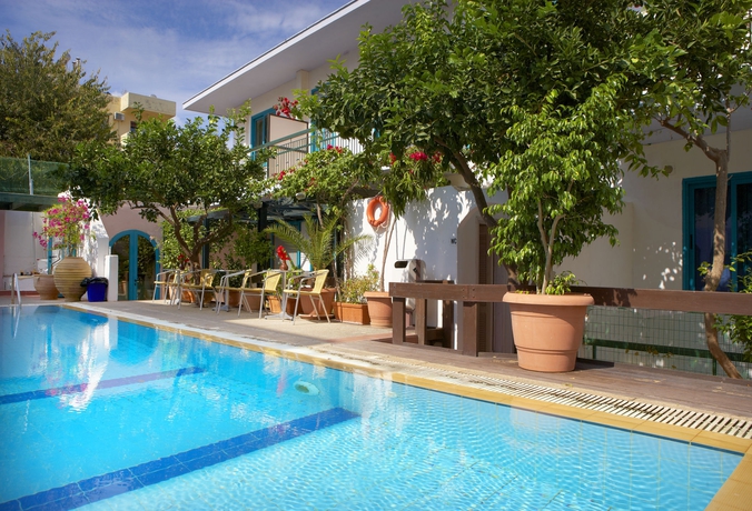 Imagen de la piscina del Hotel Mariette Rhodes Urban Suites. Foto 5