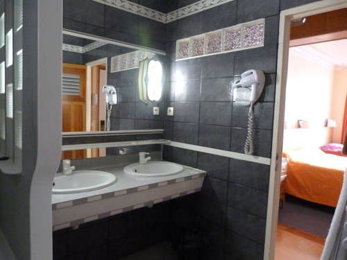 Imagen de la habitación del Hotel Marignan. Foto 8