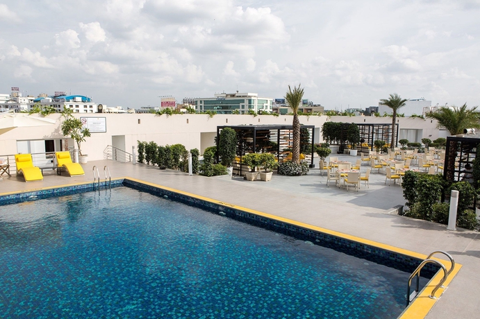 Imagen de la piscina del Hotel Marigold By Greenpark. Foto 13
