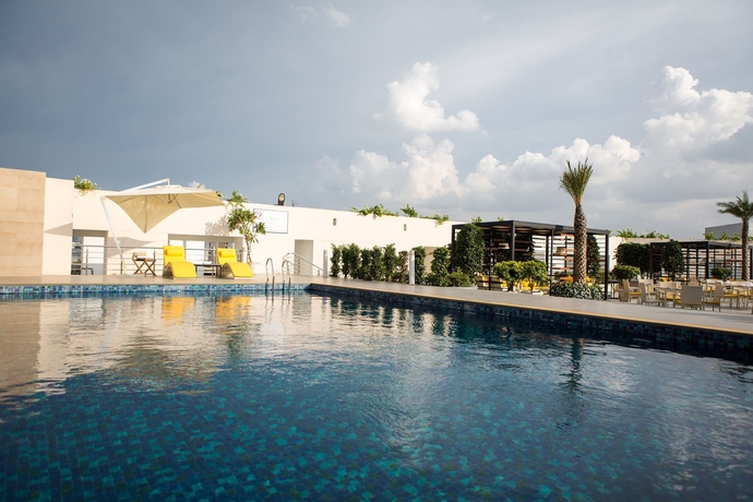Imagen de la piscina del Hotel Marigold By Greenpark. Foto 14
