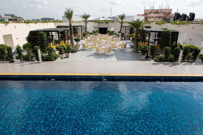 Imagen de la piscina del Hotel Marigold By Greenpark. Foto 15