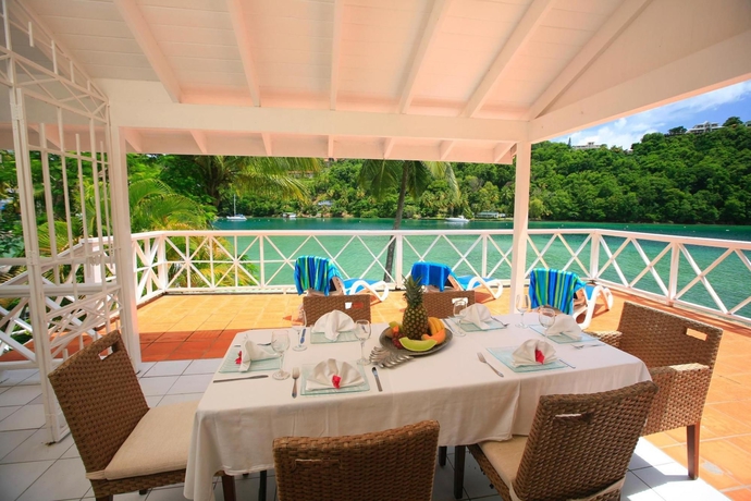 Imagen del bar/restaurante del Hotel Marigot Beach Club and Dive Resort. Foto 2