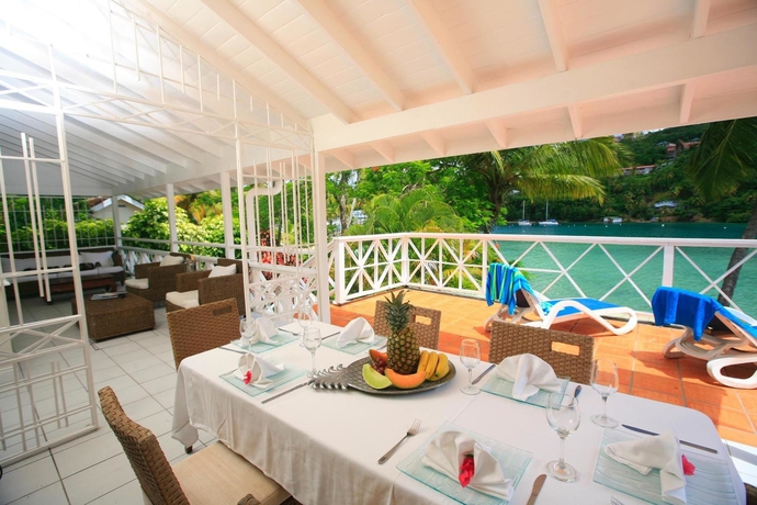 Imagen del bar/restaurante del Hotel Marigot Beach Club and Dive Resort. Foto 3
