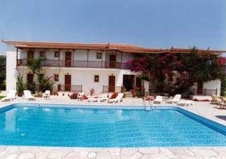 Imagen de la piscina del Hotel Marigoula Studios. Foto 1
