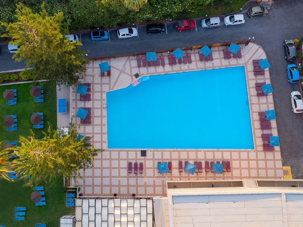 Imagen de la piscina del Hotel Marilena. Foto 18