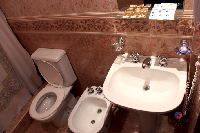 Imagen de la habitación del Hotel Marilian. Foto 13