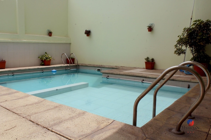 Imagen de la piscina del Hotel Marilian. Foto 17