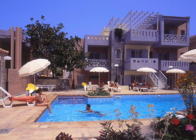 Imagen de la piscina del Hotel Marilisa, Kokkini Hani. Foto 12
