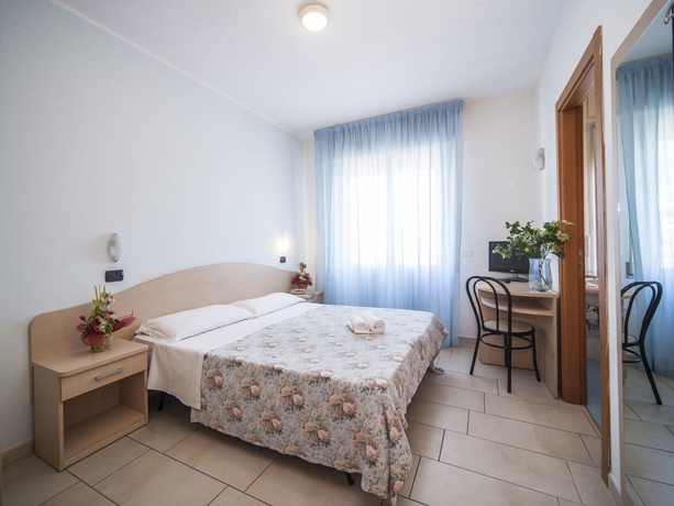 Imagen de la habitación del Hotel Marilonda. Foto 6