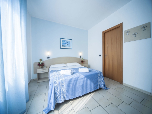 Imagen de la habitación del Hotel Marilonda. Foto 8