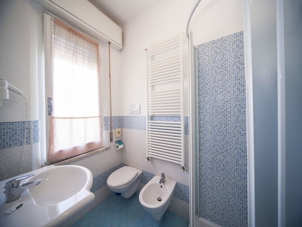 Imagen de la habitación del Hotel Marilonda. Foto 12