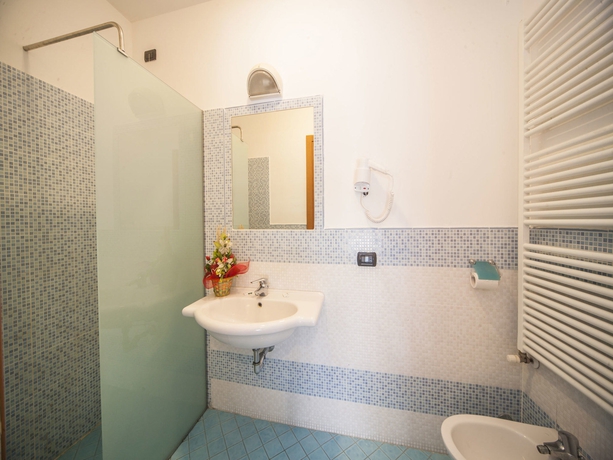 Imagen de la habitación del Hotel Marilonda. Foto 13