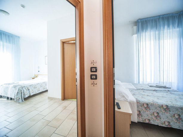 Imagen de la habitación del Hotel Marilonda. Foto 15