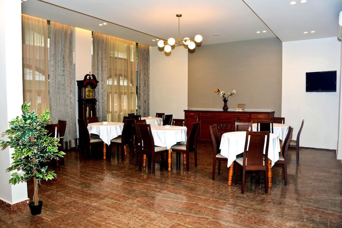 Imagen del bar/restaurante del Hotel Marily, Pirgos. Foto 3