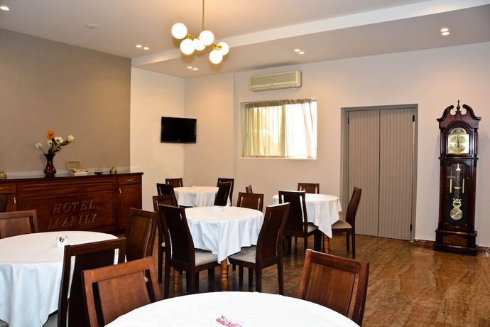 Imagen del bar/restaurante del Hotel Marily, Pirgos. Foto 4