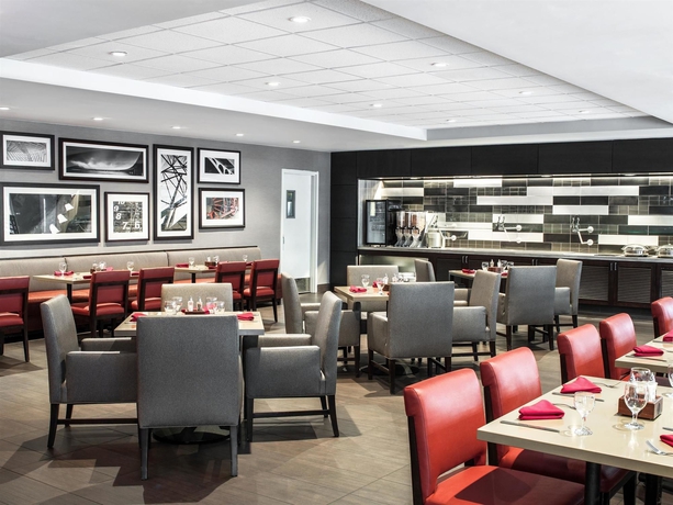 Imagen del bar/restaurante del Hotel Marin Hilltop. Foto 5