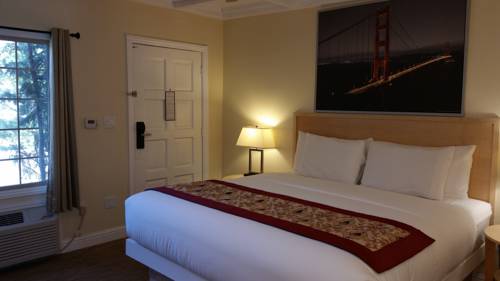 Imagen de la habitación del Hotel Marin Lodge. Foto 3