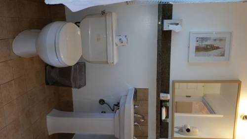 Imagen de la habitación del Hotel Marin Lodge. Foto 9