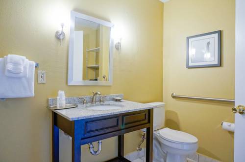 Imagen de la habitación del Hotel Marin Suites. Foto 13