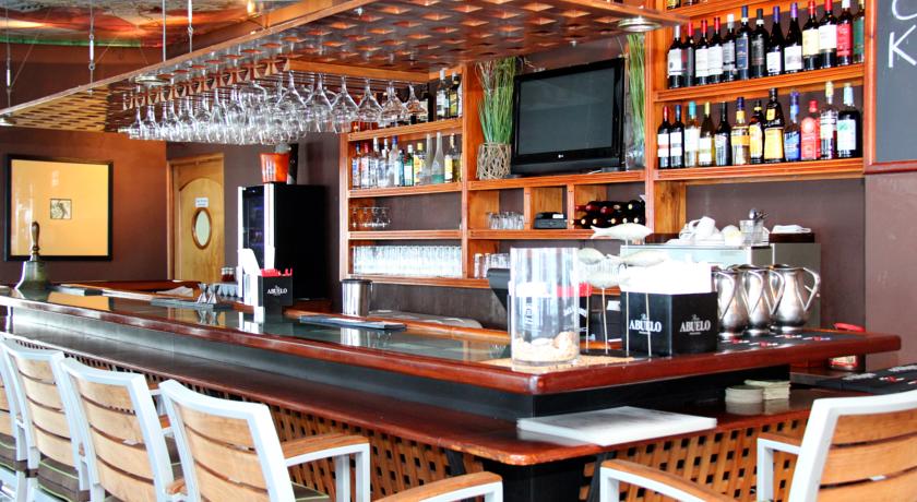 Imagen del bar/restaurante del Hotel Marina At Shelter Bay. Foto 2