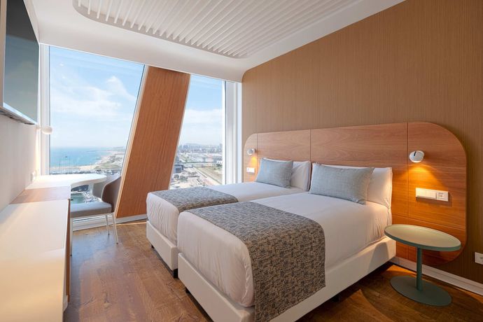 Imagen de la habitación del Hotel Marina Badalona. Foto 5