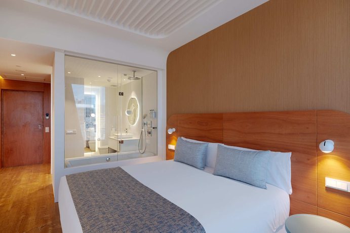 Imagen de la habitación del Hotel Marina Badalona. Foto 10