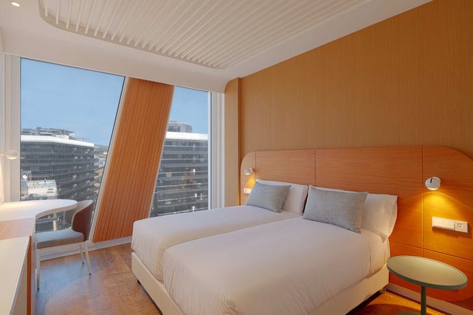 Imagen de la habitación del Hotel Marina Badalona. Foto 14