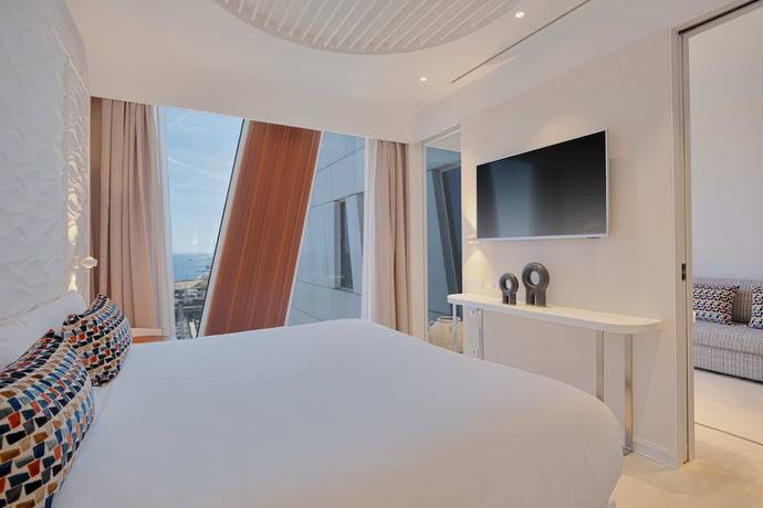 Imagen de la habitación del Hotel Marina Badalona. Foto 16