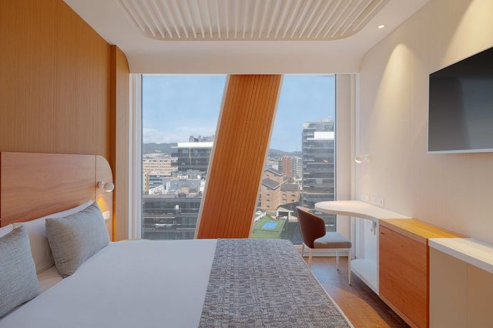 Imagen de la habitación del Hotel Marina Badalona. Foto 18