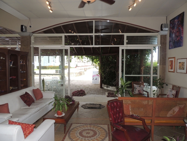 Imagen de los interiores del Hotel Marina Banderas Suites. Foto 9