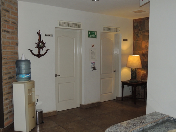 Imagen de los interiores del Hotel Marina Banderas Suites. Foto 11