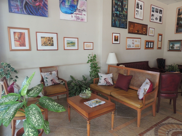 Imagen de los interiores del Hotel Marina Banderas Suites. Foto 13